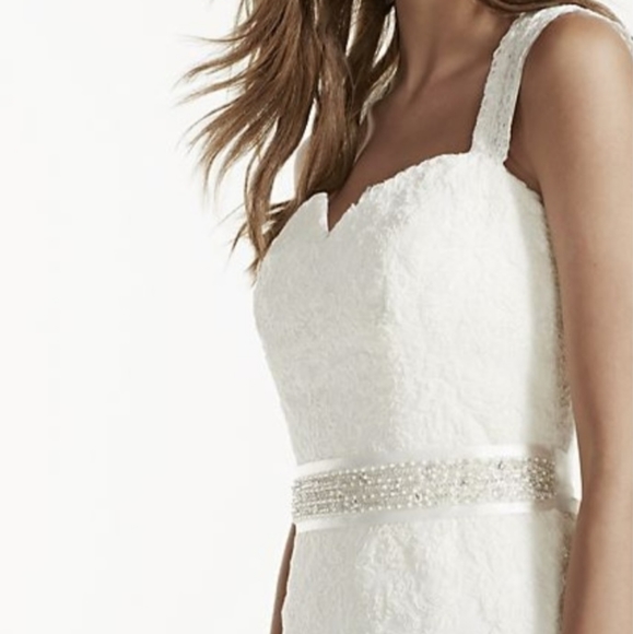 David's Bridal Cap Sleeve Lace Wedding Dress With Keyhole Back - Picture 4 of 6